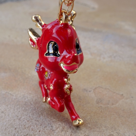 Red Enamel Reindeer Daisy Jewel Cute Festive Christmas Holiday Kitsch Necklace - Picture 6 of 8